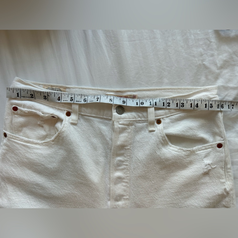 Levi's High Rise Straight Jeans in White - Picture 3 of 8